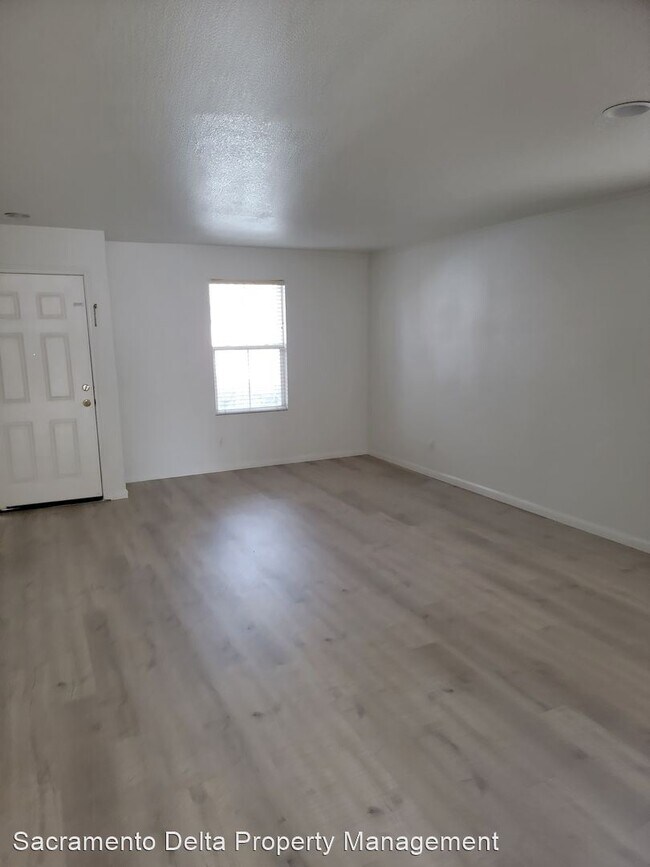 Building Photo - 4 br, 2.5 bath House - 2922 Ottumwa Drive ...