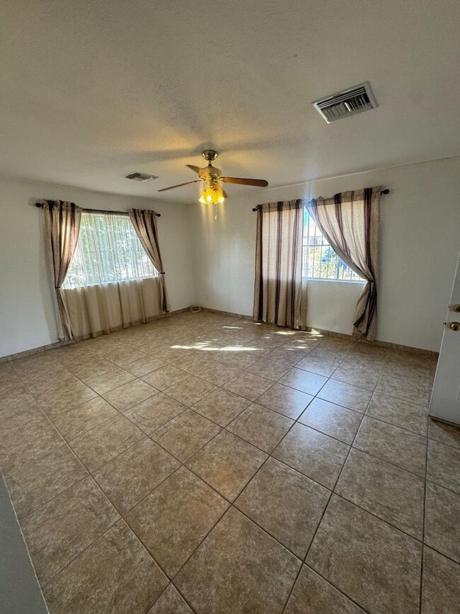 Foto del edificio - 1435 E 13th St