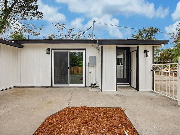 Building Photo - 9863 Mosswood Cir