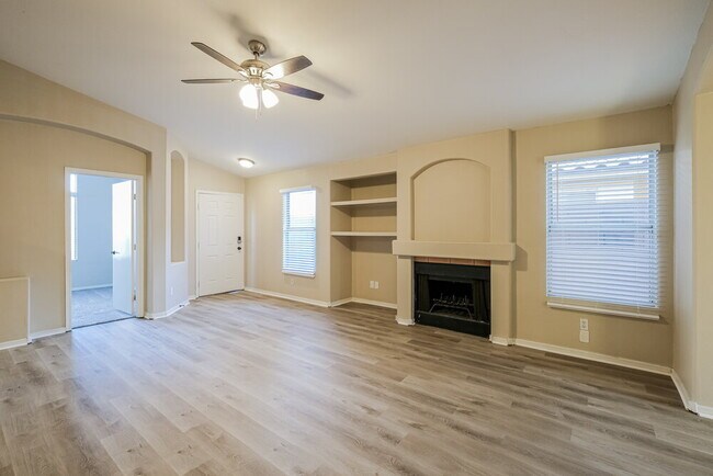 Foto del edificio - 8667 W Palm Ln