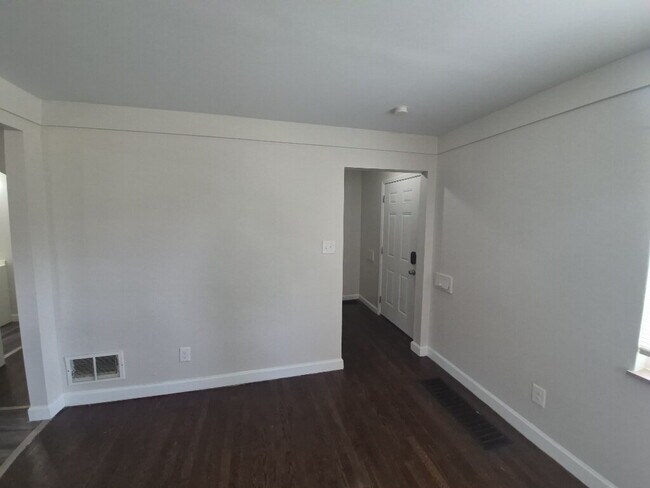 Foto del edificio - 5568 Raceview Ave