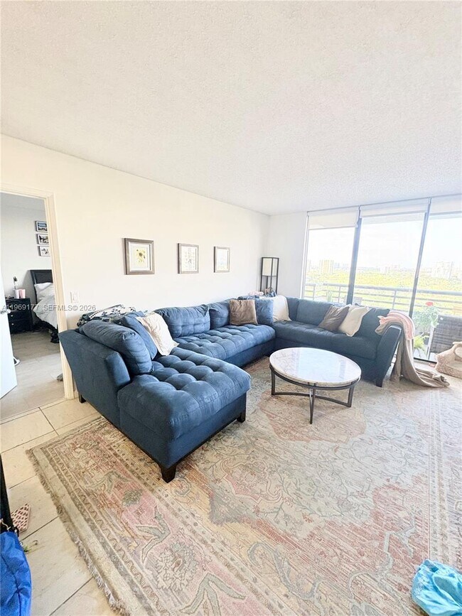 Foto del edificio - 3300 NE 191st St