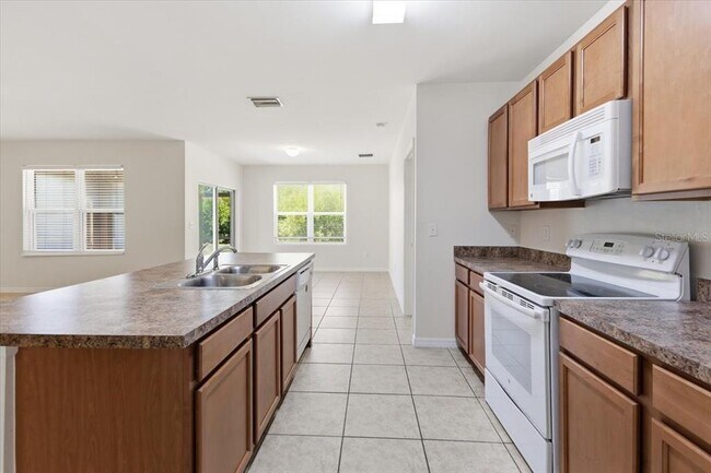 Foto del edificio - 14295 Overlook Ave