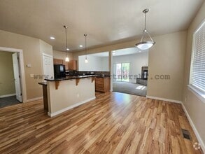 Building Photo - 712 Forest Glen Dr