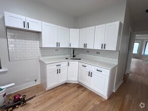 Building Photo - 3516 W Evergreen Ave