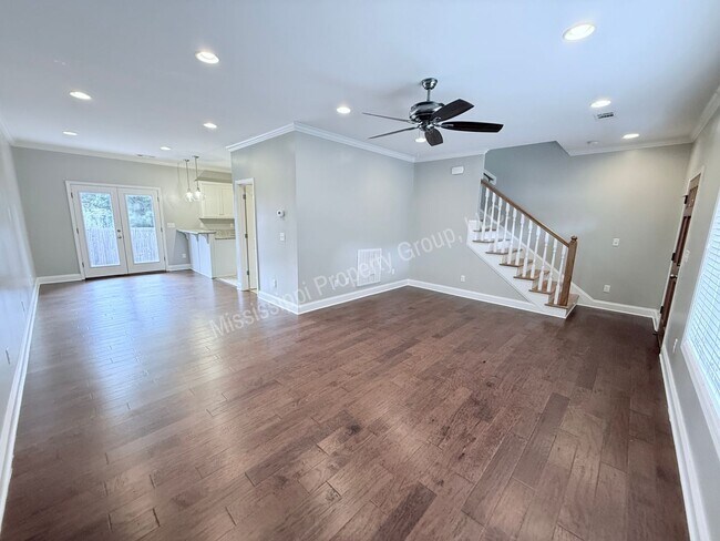 Building Photo - 3BR/2.5BA Home