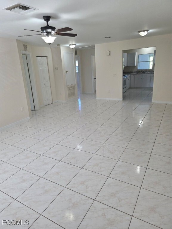 Foto del edificio - 243 Meadow Rd