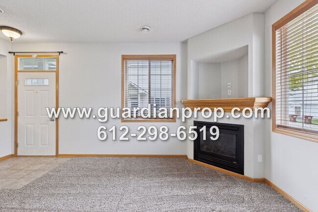 Foto del edificio - End Unit Townhouse Available Now, Open Floor Plan, Fireplace, Patio, Large Primary Suite