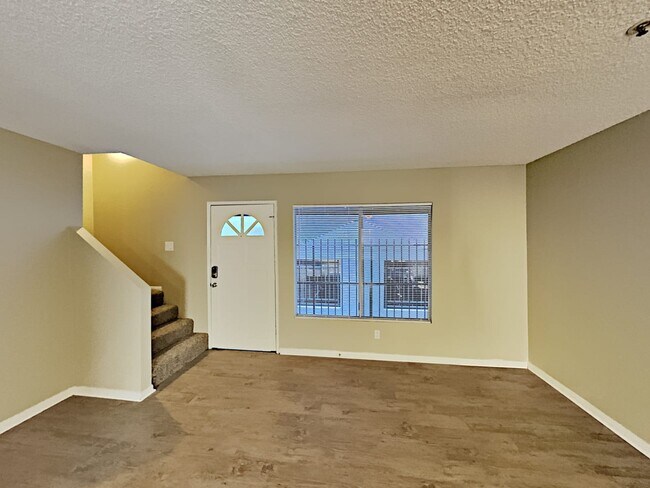 Building Photo - 8828 Burnet Ave Unit 7