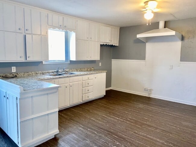 Building Photo - 3113 Teak Ave