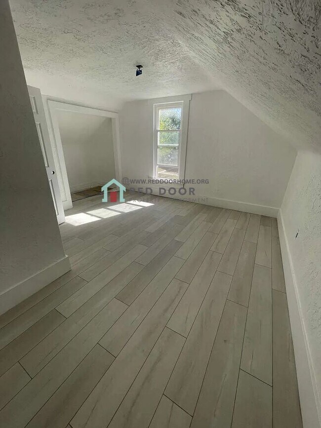 Foto del edificio - Beautifully Remodeled 3 Bed, 2 Bath Home – Pet Friendly!