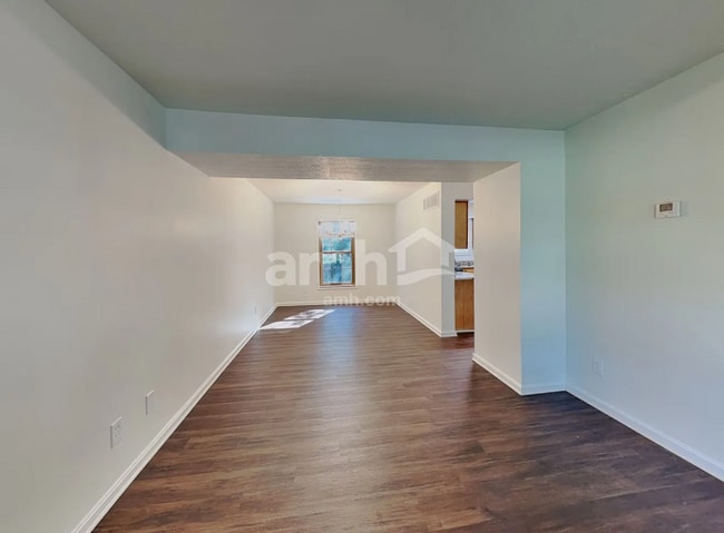 Foto del edificio - 1406 R J Ln