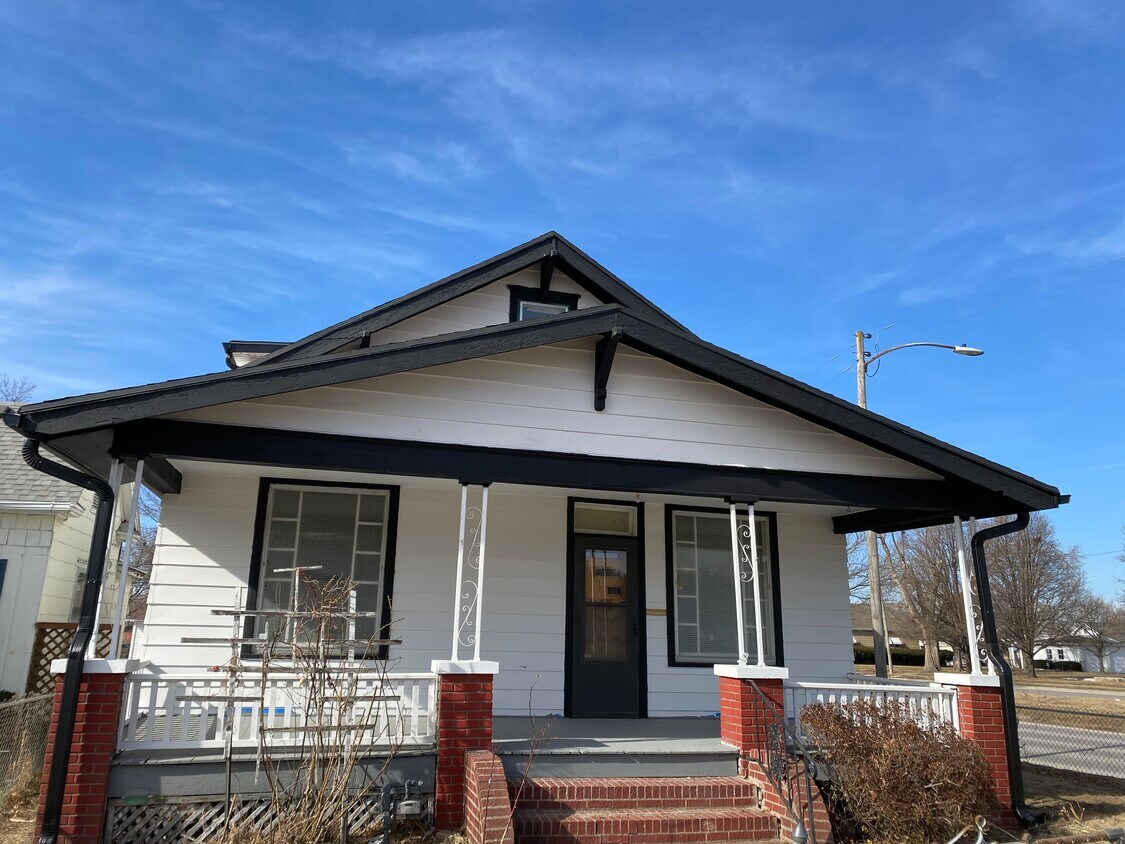 Primary Photo - 6202 Washington St