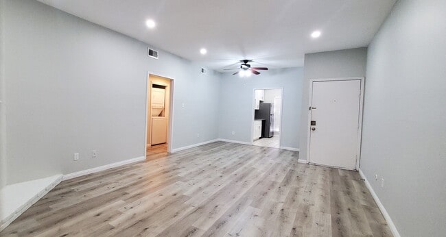 Foto del edificio - 9707 Richmond Ave.