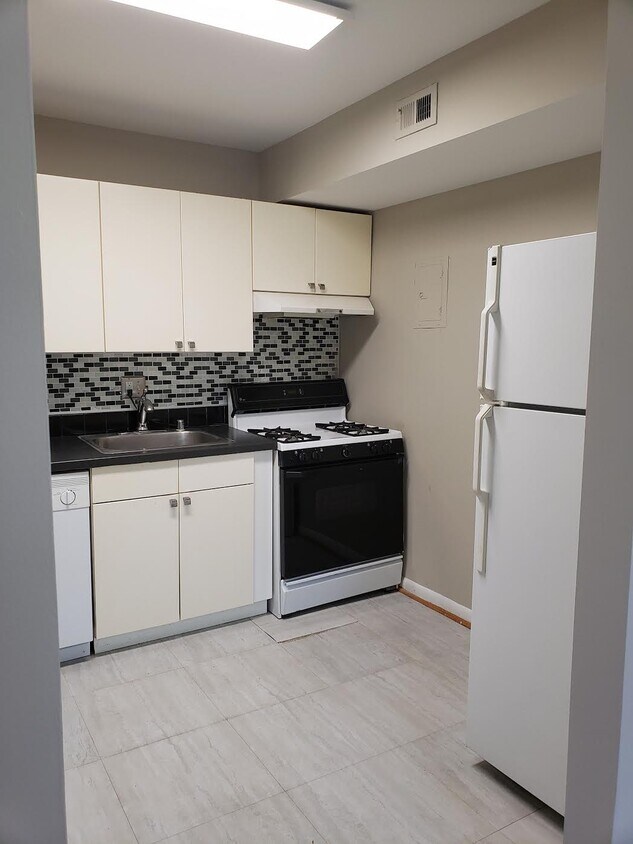 3908 Stone Gate Dr Unit E, Hillcrest Hgts, MD 20746 Condo for Rent in