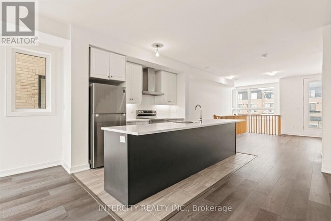 Building Photo - 14 Blue Frst Cres