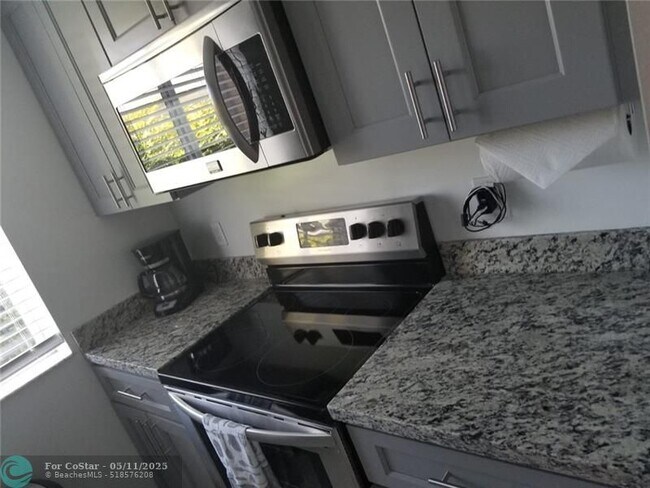 Foto del edificio - 2261 NE 171 St