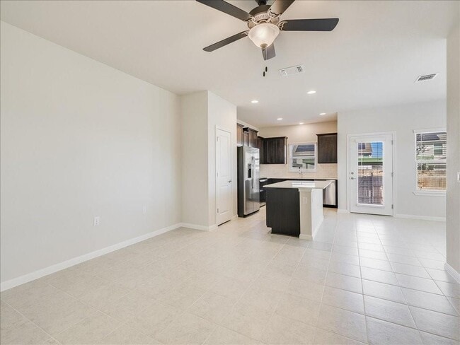 Building Photo - 16801 Radiant Dr