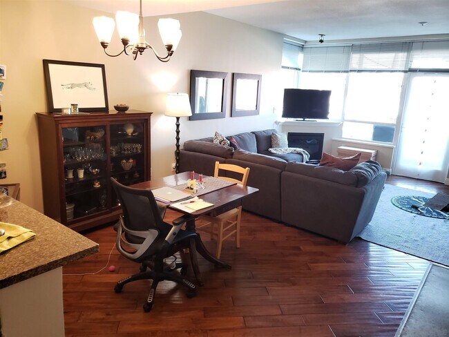 Foto del edificio - 475 Redwood St