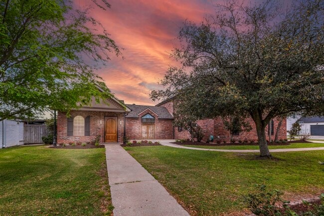 Foto del edificio - 4329 Edgewater Dr