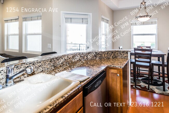 Foto del edificio - 1254 Engracia Ave