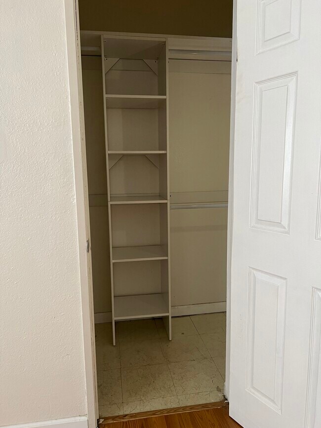 Closet 1 - 2335 W Pacific Ave