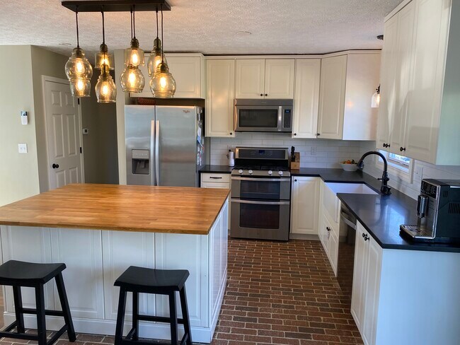 Foto del edificio - 3150 Strathburn Ct