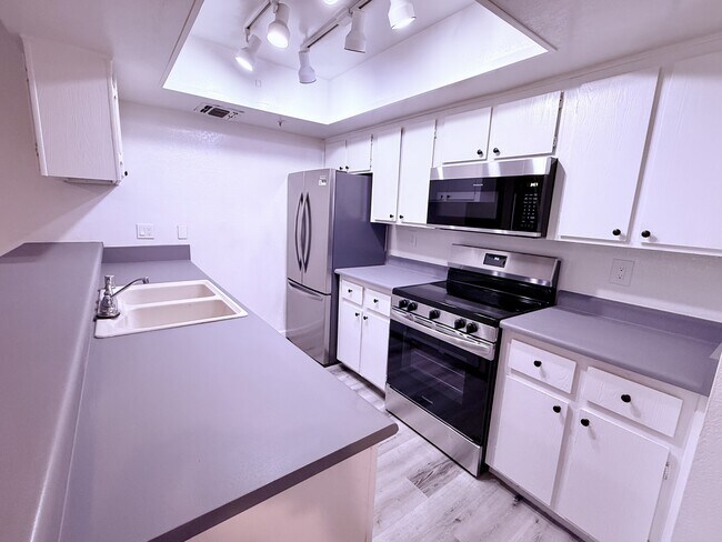 Foto del edificio - 7777 E Main St