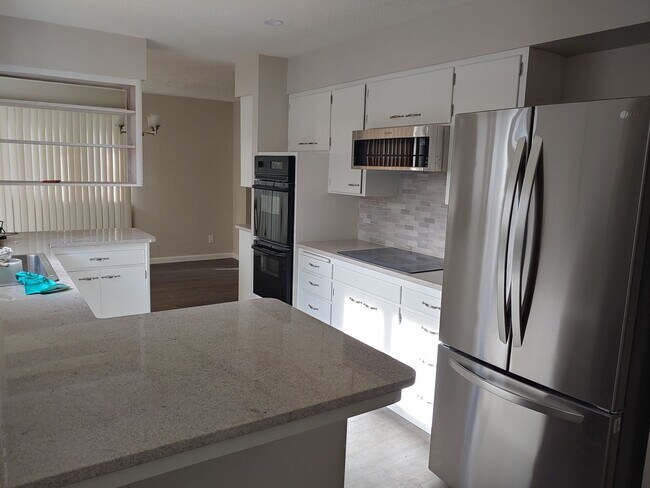Building Photo - Spacious 4 Bedroom Home
