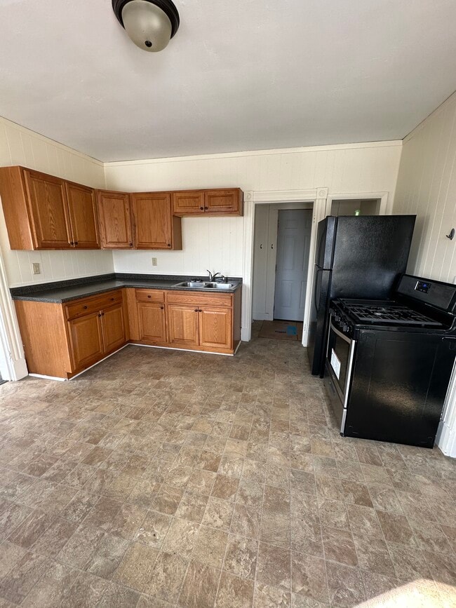 Building Photo - 2 N Winooski Ave