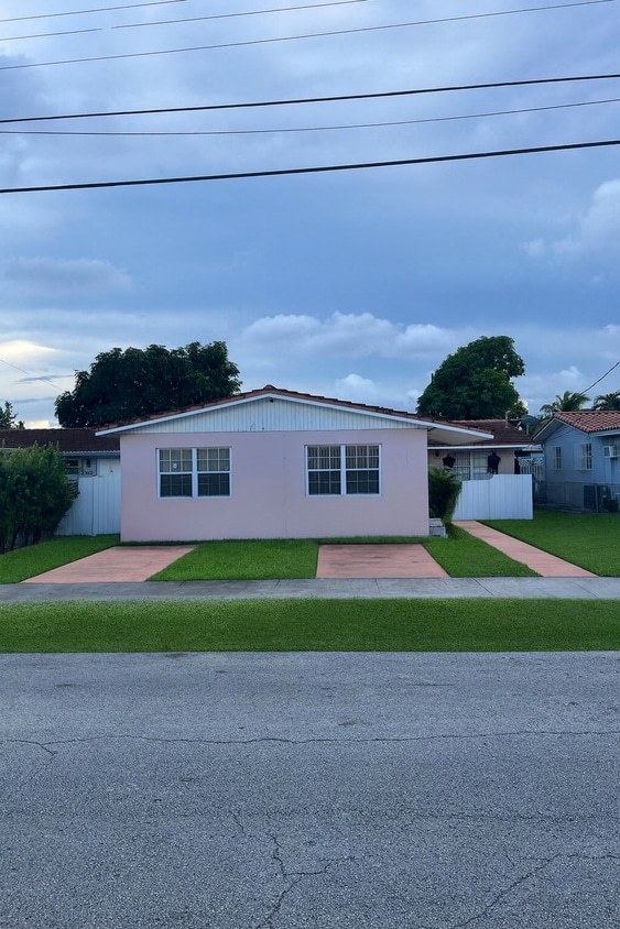 Foto principal - 3612 NW 5th St