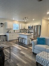 Building Photo - 3208 Babylon Rd