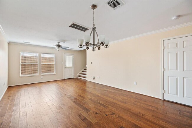 Building Photo - 722 Redwing Park Dr