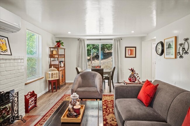 Foto del edificio - 273 W Carmel Valley Rd