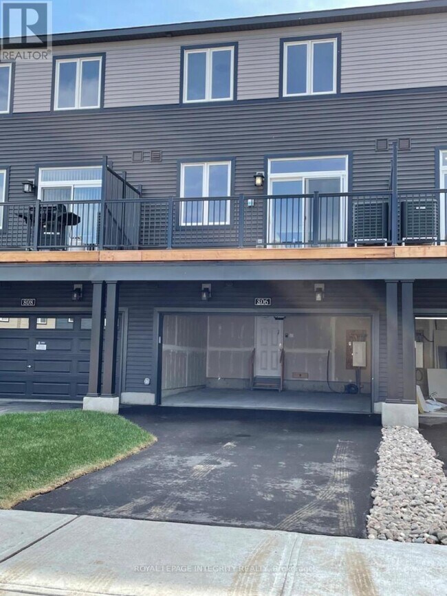 Photo du bâtiment - 806 Everbloom Ln