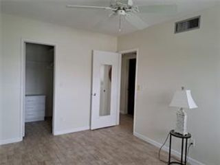 Foto del edificio - 2455 NE 51st St
