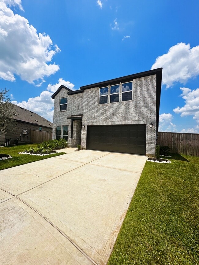 Building Photo - 26921 Carmine Red Ct