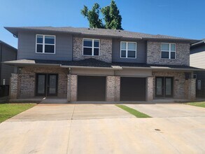 Building Photo - 7904 NW 134th St