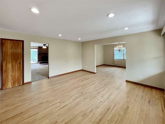 Building Photo - 43 Elm Ave