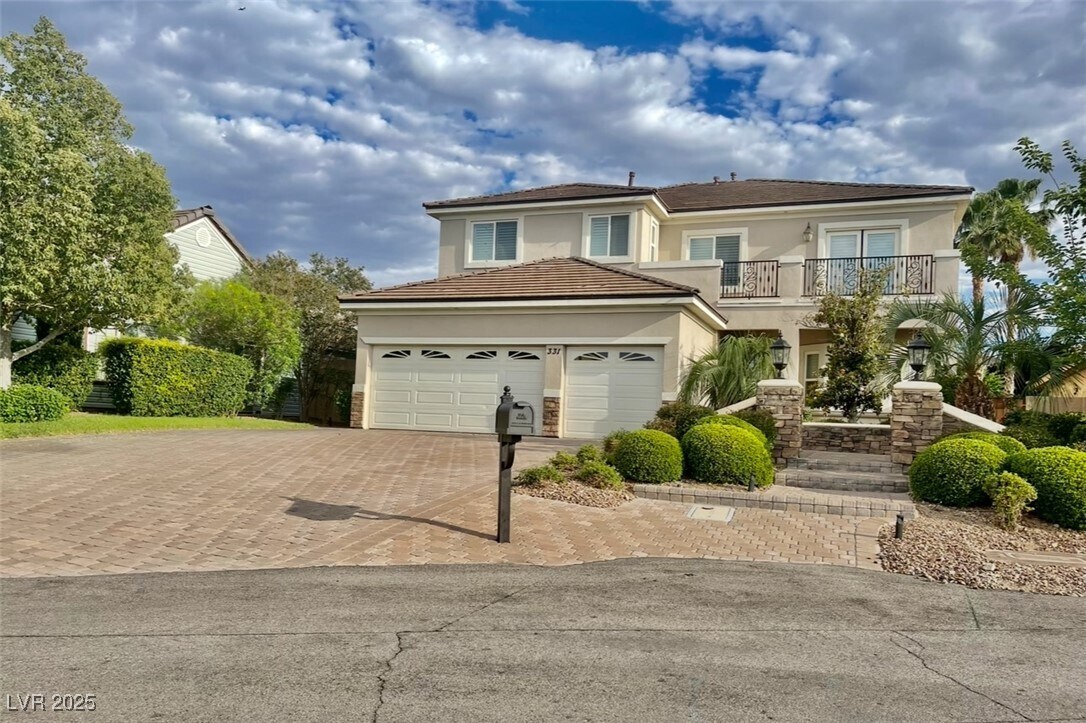 Primary Photo - 331 W Sherwood Dr