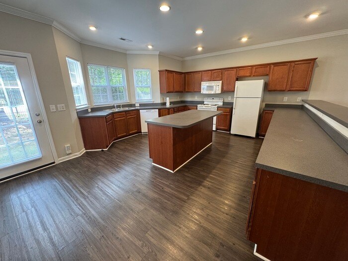 Amazing Deal! Great Location! 3 Bedroom 2.... - Amazing Deal! Great Location! 3 Bedroom 2....