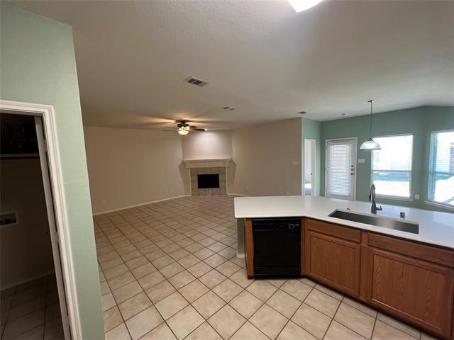 Foto del edificio - 717 Mahogany Dr