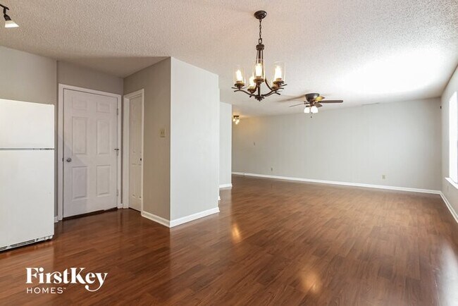 Foto del edificio - 13180 N Brick Chapel Dr