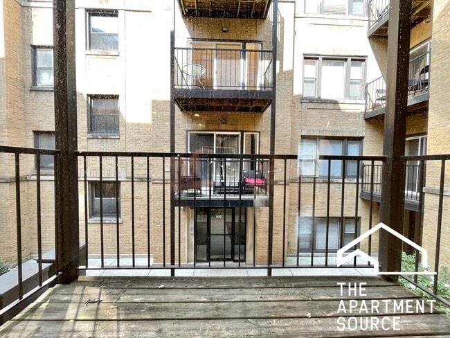 Building Photo - 3347 W Wilson Ave