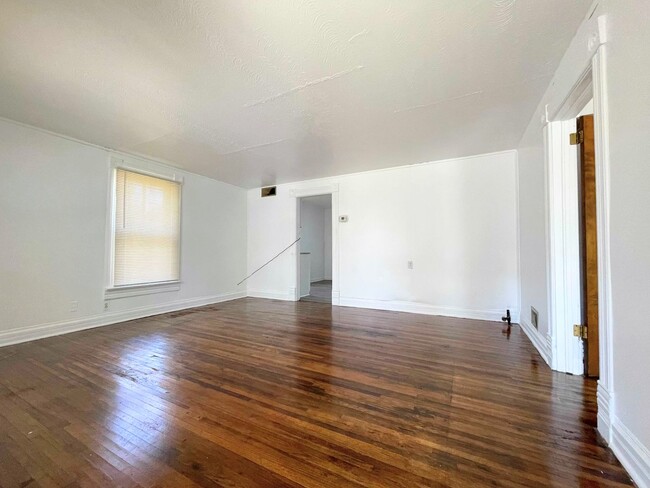Building Photo - Cozy 2 bedroom
