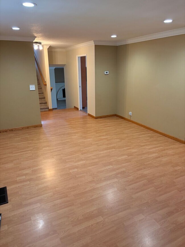 Foto del edificio - Upgraded 4 bed 2.5 bath home in San Jose. This is a must see!