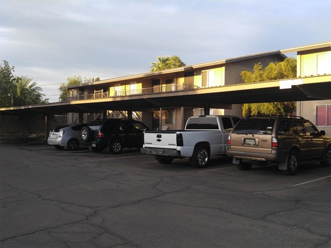 Building Photo - 6220 W Ocotillo Rd
