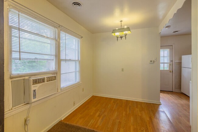 Foto del edificio - Cozy House With Great Yard Space!