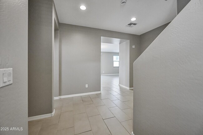 Foto del edificio - 3817 N 100th Dr