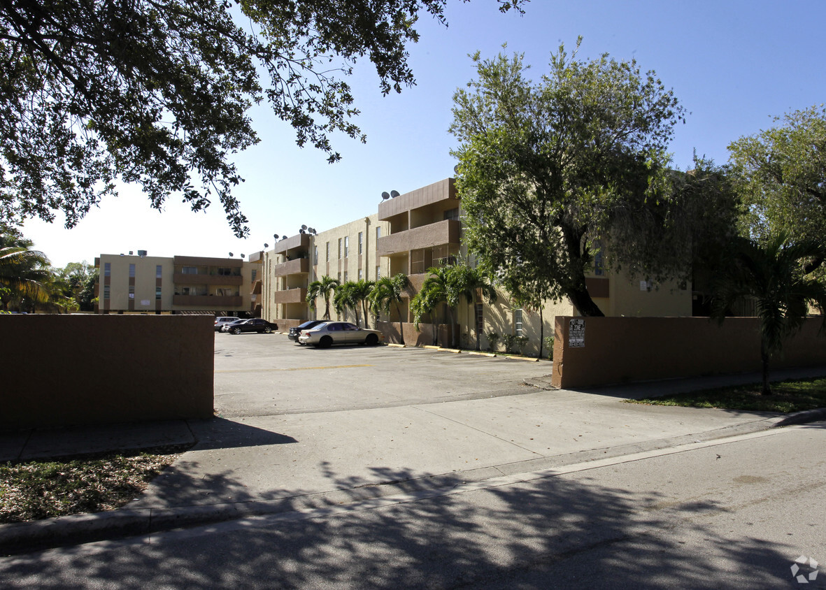 Foto principal - Village Park Apartments